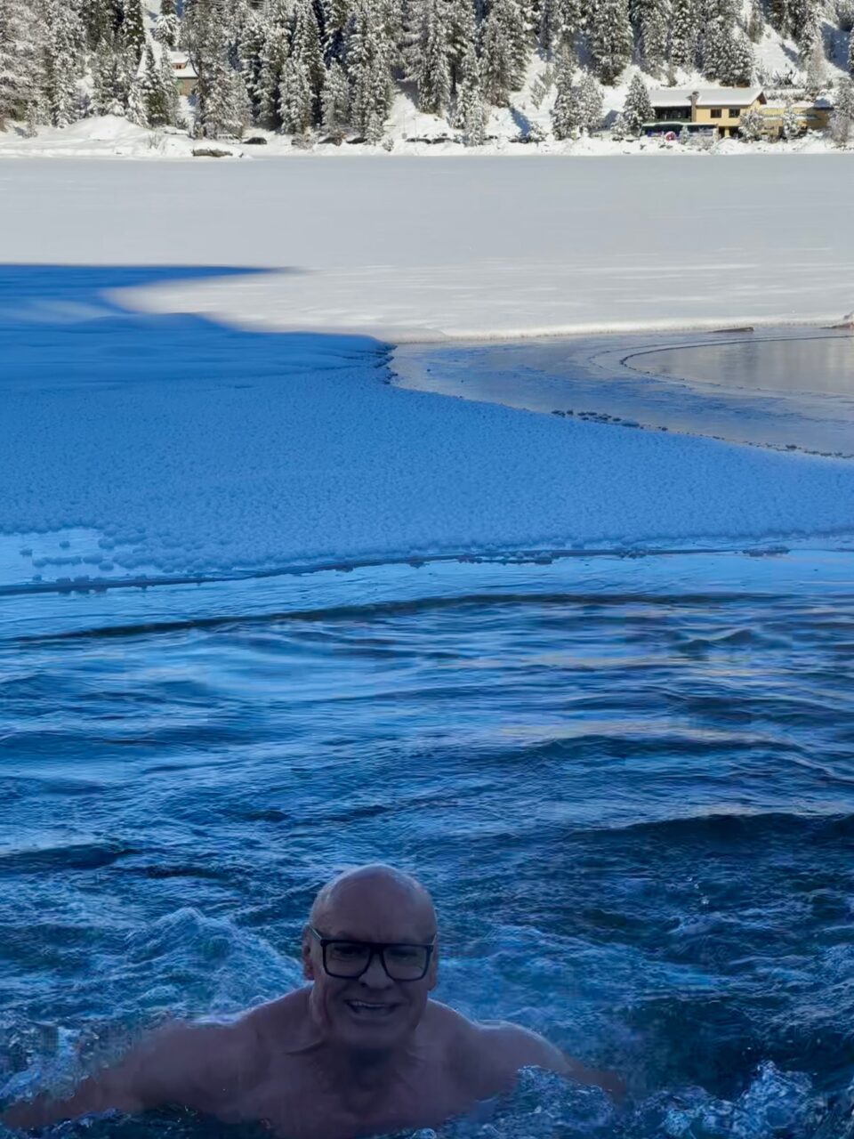 Fürs Herzkreislauf-System taucht Herbert Pichler auch gerne einmal ins Eiswasser.